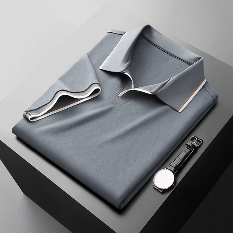 Elegancka i oddychająca koszulka polo dla mężczyzn zapewnia najwyższy komfort i stylowy wygląd.