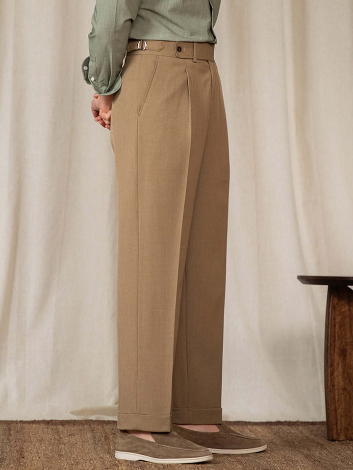 Casualowe spodnie męskie w starym stylu, z wygodnym wysokim stanem zapewniającym elegancki wygląd