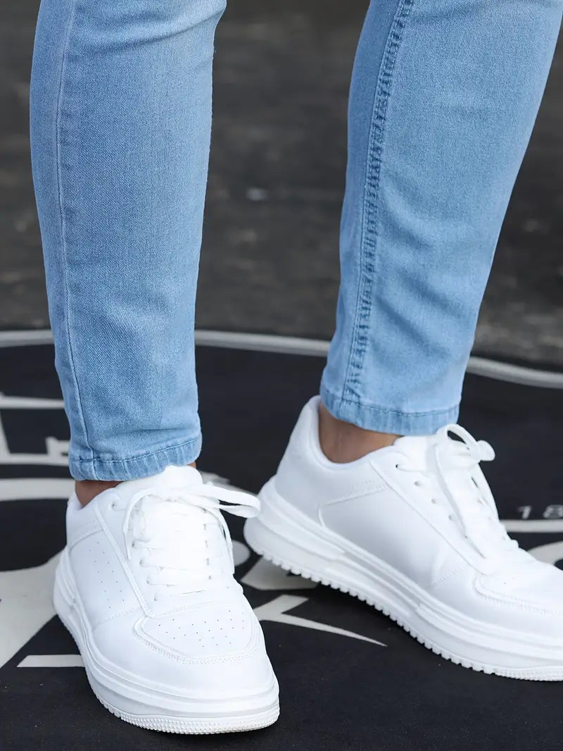 Fajne męskie jeansy skinny wykonane z rozciągliwego denimu o średniej gramaturze dla optymalnego komfortu.