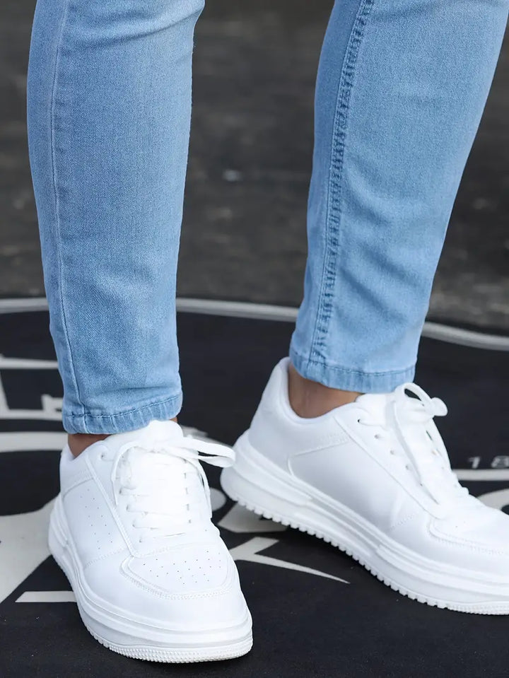 Fajne męskie jeansy skinny wykonane z rozciągliwego denimu o średniej gramaturze dla optymalnego komfortu.
