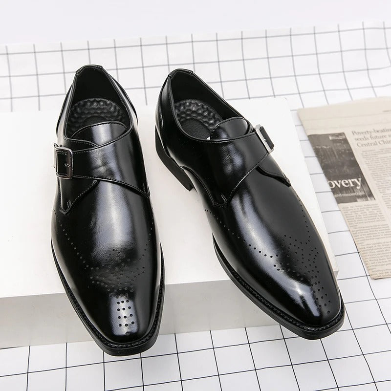 Eleganckie buty męskie wykonane z wysokiej jakości skóry, zapewniające doskonały wygląd
