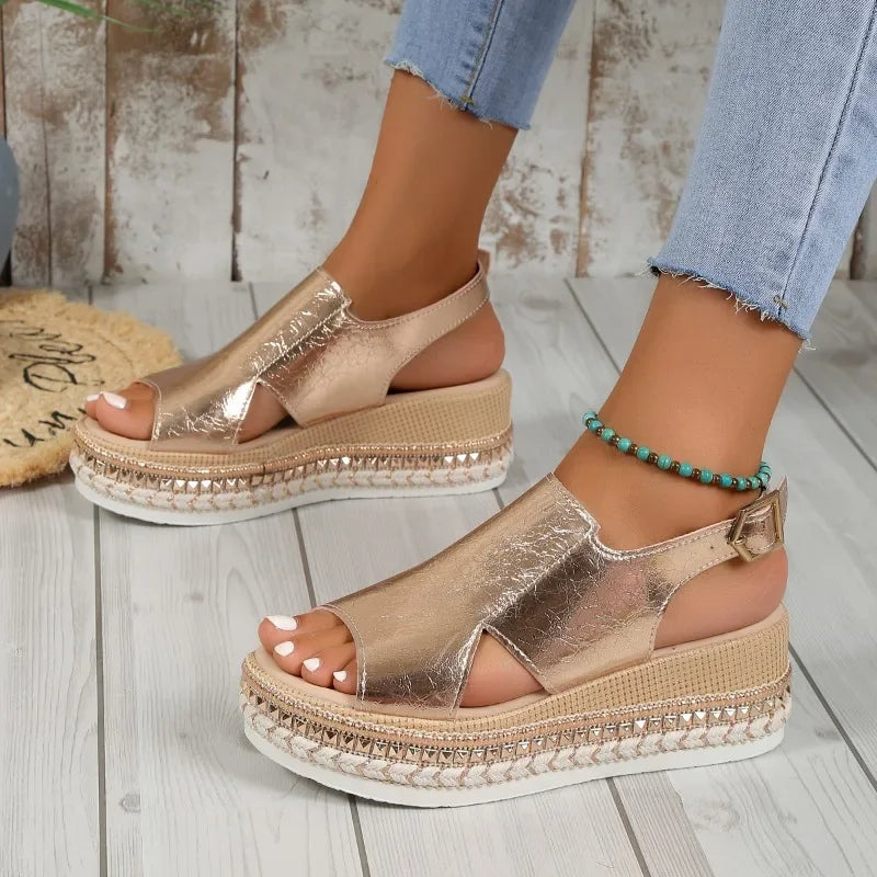 Gabriela™ - Eleganckie sandały na koturnie i klamra na kostce dla szykownego wyglądu