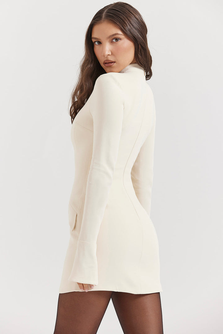 Elegancka damska sukienka mini na każdą okazję